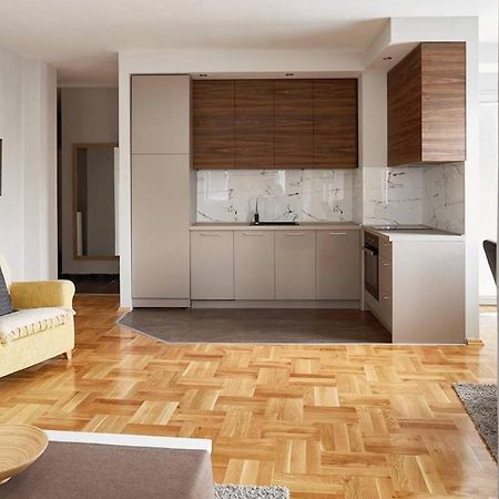 Bright Apartment Near City Center Skopje Eksteriør billede